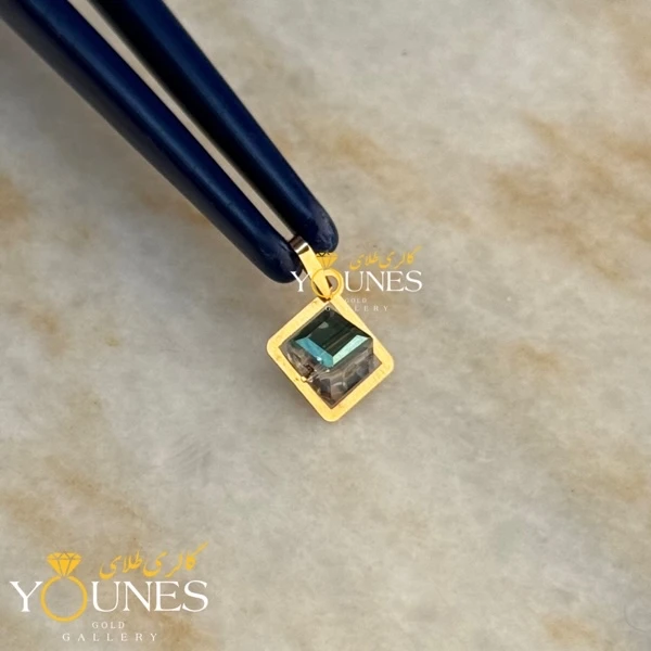 آویز طلا سواروسکی مربعی سبز هفت رنگ